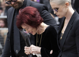 Kelly Osbourne, devastată după moartea tatălui său: „Am dormit cu mama două luni. Nu știu cum să trăiesc fără el”