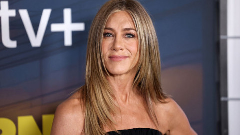 Jennifer Aniston, criticată după ce a spus că familia ei nu avea bani: „A vrut să spună că părinții erau doar milionari, nu miliardari”