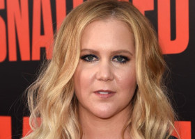 Amy Schumer, în rochie mini fără bretele, mulată pe corp: "Ce picioare!". E tot mai încrezătoare după transformarea ei spectaculoasă