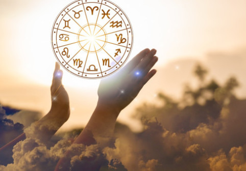 Horoscop săptămâna 16-22 noiembrie 2025. Luna Nouă în Scorpion aduce provocări pentru unele zodii și câștiguri financiare pentru altele