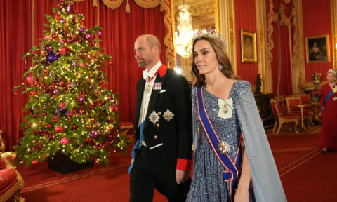 Kate și William, ca desprinși dintr-un basm de iarnă. Prințesa radiază în noul portret oficial al cuplului, prințul, fermecat de ea