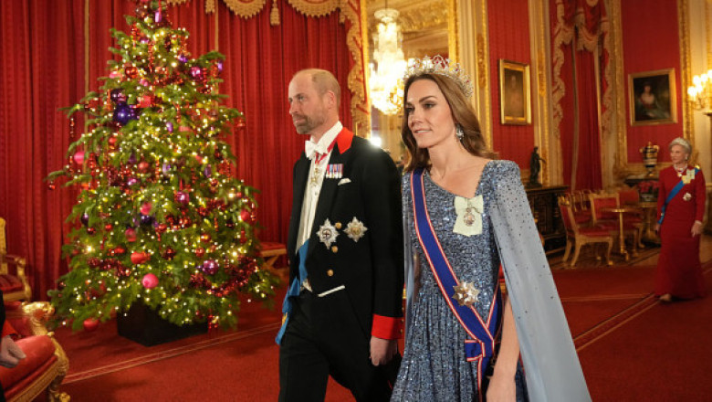 Kate și William, ca desprinși dintr-un basm de iarnă. Prințesa radiază în noul portret oficial al cuplului, prințul, fermecat de ea