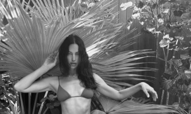 Irina Shayk strălucește în costum de baie, în prag de 40 de ani. Naturală și superbă, rusoaica s-a relaxat într-o vacanță tropicală