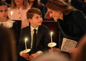 Prințul Louis, copia fidelă a lui Kate Middleton, a fost în centrul atenției la slujba de Crăciun. Momentul lor a devenit viral