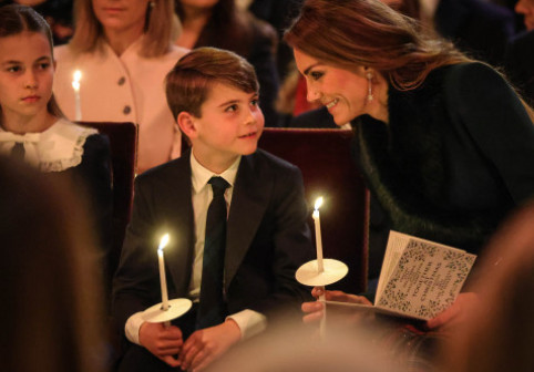 Prințul Louis, copia fidelă a lui Kate Middleton, a fost în centrul atenției la slujba de Crăciun. Momentul lor a devenit viral