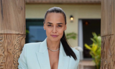 Andreea Raicu s-a pozat nemachiată la 49 de ani și a vorbit despre goana după perfecțiune: "Asta însemna să fiu suficientă"