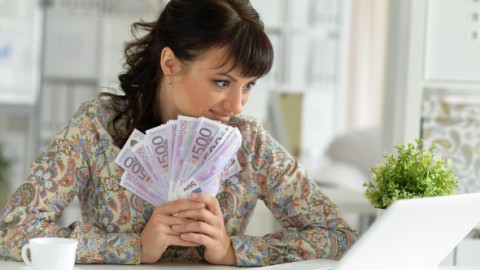 4 zodii care par să aibă „lipici” la bani. Găsesc mereu o cale să evite falimentul