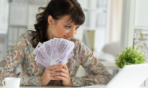 4 zodii care par să aibă „lipici” la bani. Găsesc mereu o cale să evite falimentul