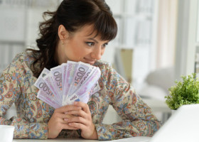 4 zodii care par să aibă „lipici” la bani. Găsesc mereu o cale să evite falimentul