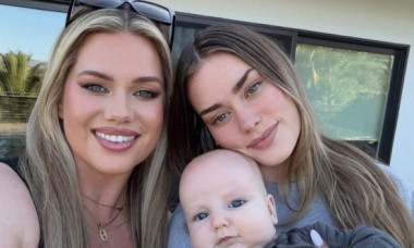 Care e mama, care e fiica? "Cea mai sexy bunică" are deja nepot înainte de riduri: "Mulți ne spun că suntem surori gemene"