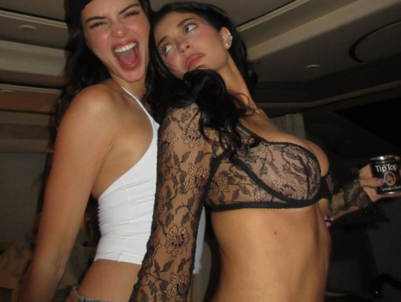 Kendall și Kylie Jenner