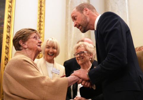 Momentul când prințul William întreabă o femeie de 100 de ani care este secretul longevității. I-a lăsat pe toți fără cuvinte