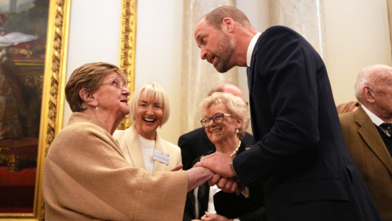 Momentul când prințul William întreabă o femeie de 100 de ani care este secretul longevității. I-a lăsat pe toți fără cuvinte