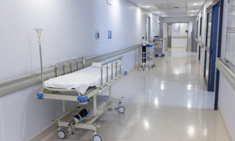 Un bărbat a mers la medic 24 de ori într-un an înainte de a fi diagnosticat cu cancer. Ce s-a întâmplat la doar 12 zile după verdict