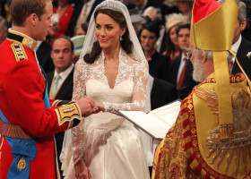 William și Kate, 15 ani de căsnicie. Imagini de colecție și povestea rochiei care a rămas în istorie. Cum a început totul în Scoția