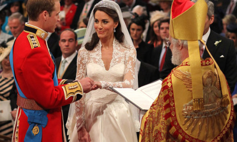 William și Kate, 15 ani de căsnicie. Imagini de colecție și povestea rochiei care a rămas în istorie. Cum a început totul în Scoția