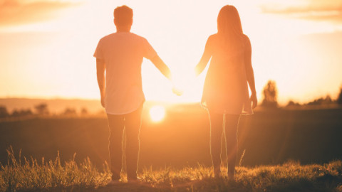 Trei zodii intră într-o nouă etapă romantică din 5 mai 2026. Dragostea apare când se așteaptă mai puțin, iar ei renunță la bariere