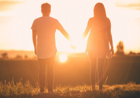 Trei zodii intră într-o nouă etapă romantică din 5 mai 2026. Dragostea apare când se așteaptă mai puțin, iar ei renunță la bariere