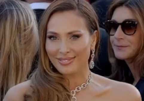 Zâmbet de Hollywood, rochie de prințesă. Iulia Vântur, emoții și o apariție de poveste la Cannes 2026, în postura de actriță