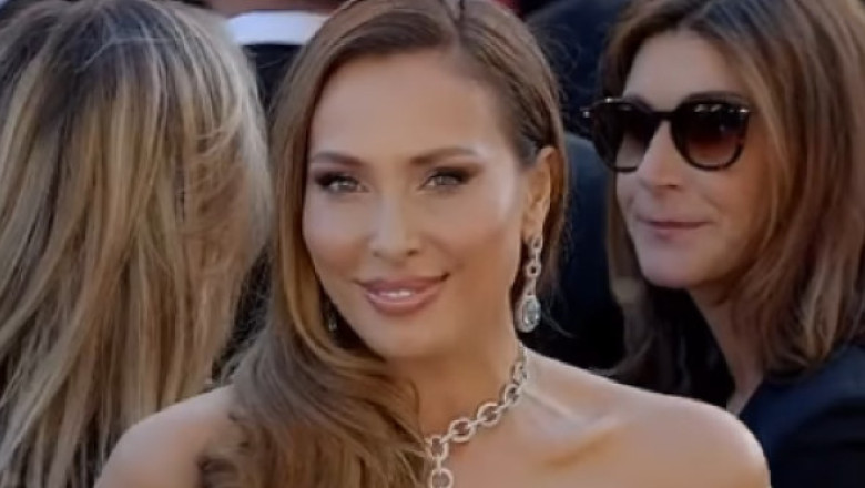 Zâmbet de Hollywood, rochie de prințesă. Iulia Vântur, emoții și o apariție de poveste la Cannes 2026, în postura de actriță