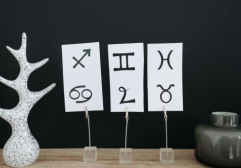 4 zodii care primesc un semn puternic de la Univers pe 21 mai 2026. Începe sezonul Gemenilor și totul se schimbă