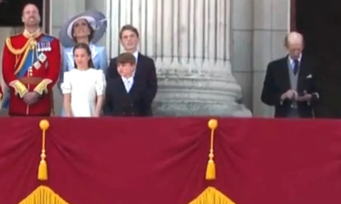 Cine este prințul care a încălcat una dintre cele mai vechi reguli ale Casei Regale. Gestul făcut la Trooping the Colour