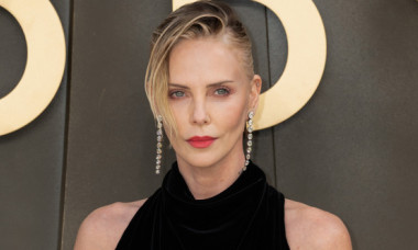 Charlize Theron, topless și acoperită doar de diamante, la 50 de ani. Fotografia spectaculoasă făcută înainte de premiera „Odiseea”