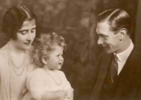 Accidentul de mașină care putea schimba istoria. Regina Mamă, la un pas de tragedie în timp ce era însărcinată cu regina Elisabeta