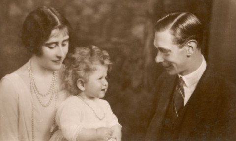 Accidentul de mașină care putea schimba istoria. Regina Mamă, la un pas de tragedie în timp ce era însărcinată cu regina Elisabeta