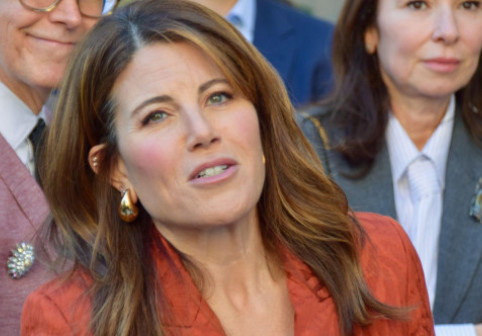 Monica Lewinsky spune că Bill Clinton "a scăpat mult mai ușor" decât ea după scandalul de la Casa Albă: "Un abuz grosolan de putere"