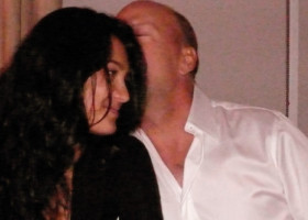 Bruce Willis nu are habar că suferă de demență. Soția lui e “cu adevărat recunoscătoare că nu știe”: “Ne-am adaptat împreună cu el”