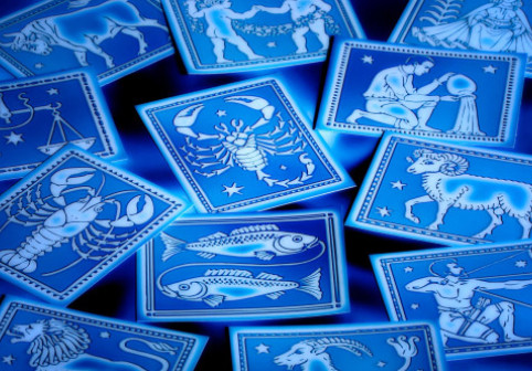 Horoscop luna februarie 2026. Leii sunt în centrul atenției, Vărsătorii încep o transformare ce se întinde pe doi ani