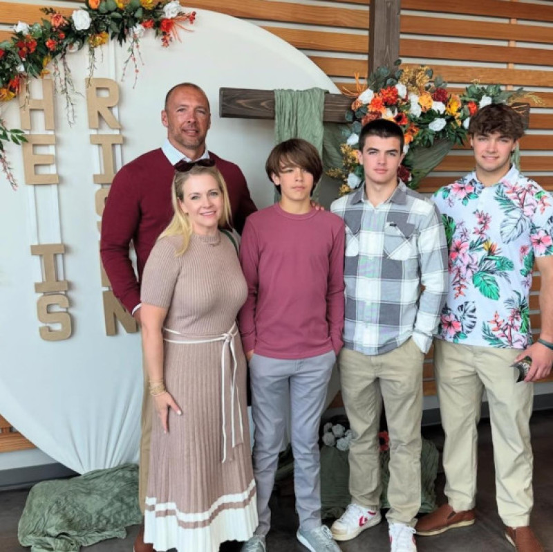 Melissa Joan Hart si familia ei