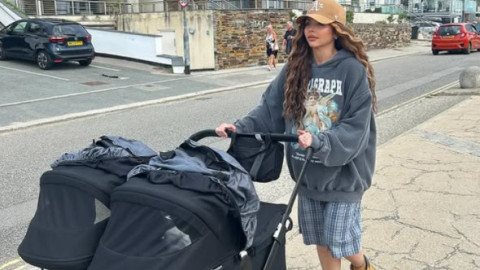 Solista ale cărei fiice suferă de o boală rară dă totul pentru ele: "Ni s-a spus că s-ar putea să nu trăiască mai mult de doi ani"