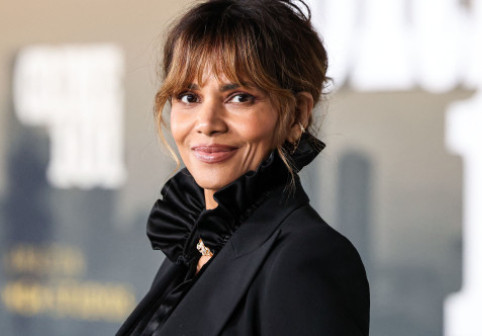 Halle Berry dezvăluie cum a știut că Van Hunt este „alesul”. Actrița și-a etalat cu mândrie inelul de logodnă la premiera Crime 101