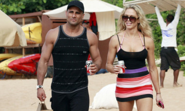 A fost model de succes și soția unui actor, acum trăiește pe străzi. Loni Willison, fotografiată scotocind prin gunoaie prin L.A.