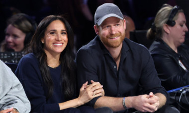 „Arată fantastic împreună”. Meghan Markle, la brațul prințului Harry. Imagini rare cu cei doi, surprinse la NBA All-Star Game