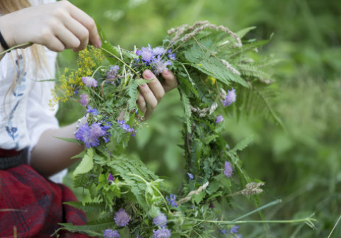 Horoscop luna martie 2026. Racii pot avea cheltuieli legate de familie sau casă, Peștii învață să impună limite sănătoase