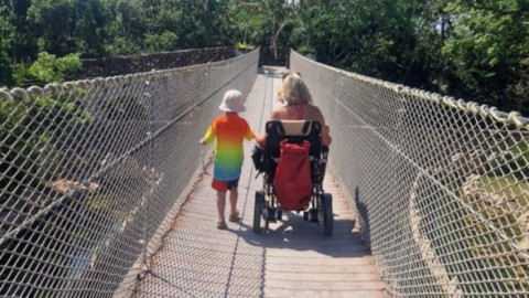 A crezut că are gripă, dar a ajuns în scaun rulant. Diagnosticul a lovit-o "ca un tren": "Nu pot fi mama sau soția care aș vrea să fiu"