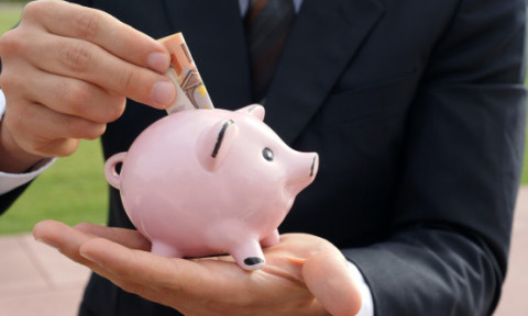 Trei zodii care atrag succesul financiar în aprilie 2026. Peștii își pot găsi un job mult mai bine plătit