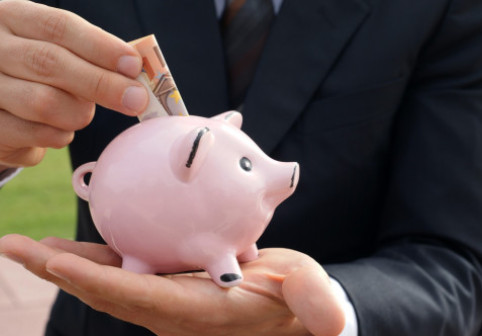 Trei zodii care atrag succesul financiar în aprilie 2026. Peștii își pot găsi un job mult mai bine plătit