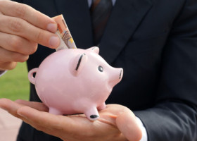 Trei zodii care atrag succesul financiar în aprilie 2026. Peștii își pot găsi un job mult mai bine plătit