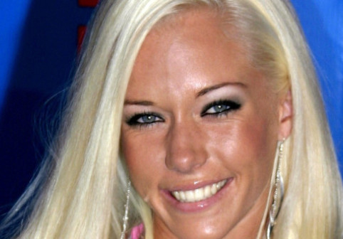 Cu ce se ocupă și cum arată azi, la 40 de ani, Kendra, fosta iubită a lui Hugh Hefner: " Am trăit 20 de ani nebuni și haotici"