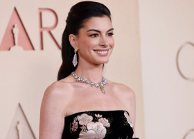 Anne Hathaway, criticată de fani după apariția la gala premiilor Oscar 2026: „Ce și-a făcut la față? E de nerecunoscut!”