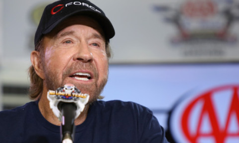 Cum s-a filmat Chuck Norris cu doar o săptămână înainte să-și piardă viața. Nimic nu prevestea tragedia: „Nu îmbătrânesc, evoluez!”