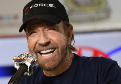 Ultimele imagini cu Chuck Norris în viață. Cum s-a filmat în urmă cu o săptămână, chiar de ziua lui și ce mesaj le transmitea fanilor