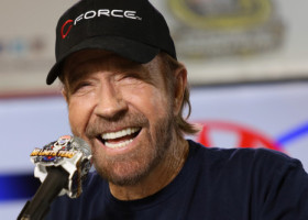 Ultimele imagini cu Chuck Norris în viață. Cum s-a filmat în urmă cu o săptămână, chiar de ziua lui și ce mesaj le transmitea fanilor