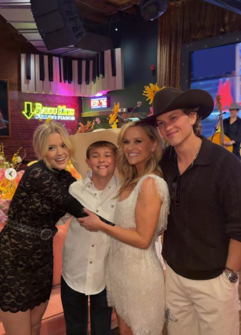 Reese Witherspoon alături de copiii ei. Foto: Instagram Deacon Phillippe Deacon