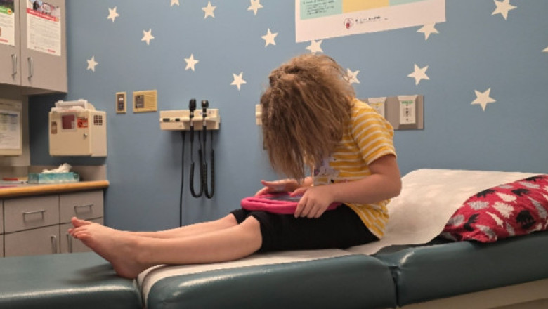 O fetiță de șase ani se micșorează sub ochii părinților: “Totul pare să se retragă, să se scufunde”. Medicii nu pot explica fenomenul