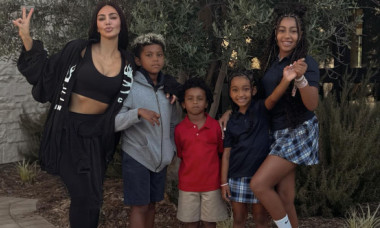 Kim Kardashian are mai multe bone decât copii. Cum își crește vedeta cei 4 copii după divorțul de Kanye West